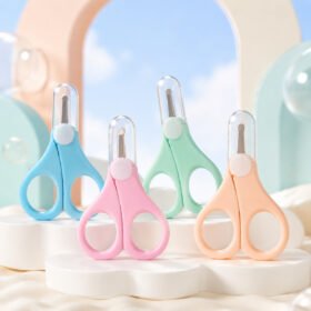 مقص أظافر للأطفال بأطراف مستديرة وغطاء واقٍ